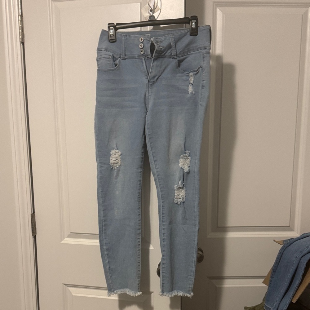 💜Sky Blue Distressed Ankle Jeans